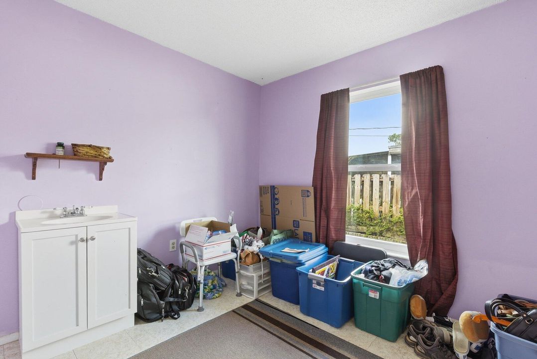 For Sale: $374,000 (3 beds, 2 baths, 1564 Square Feet)