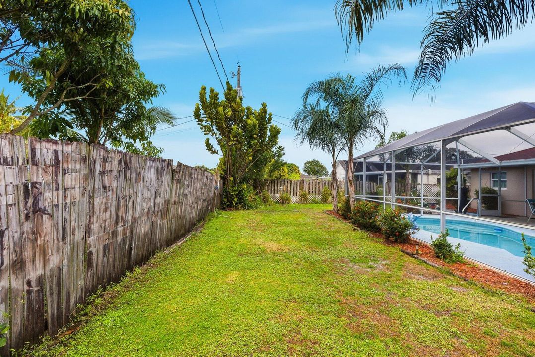 For Sale: $374,000 (3 beds, 2 baths, 1564 Square Feet)