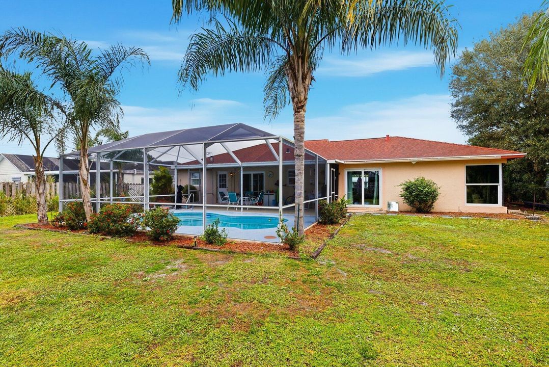 For Sale: $374,000 (3 beds, 2 baths, 1564 Square Feet)