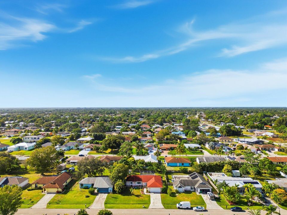 For Sale: $374,000 (3 beds, 2 baths, 1564 Square Feet)