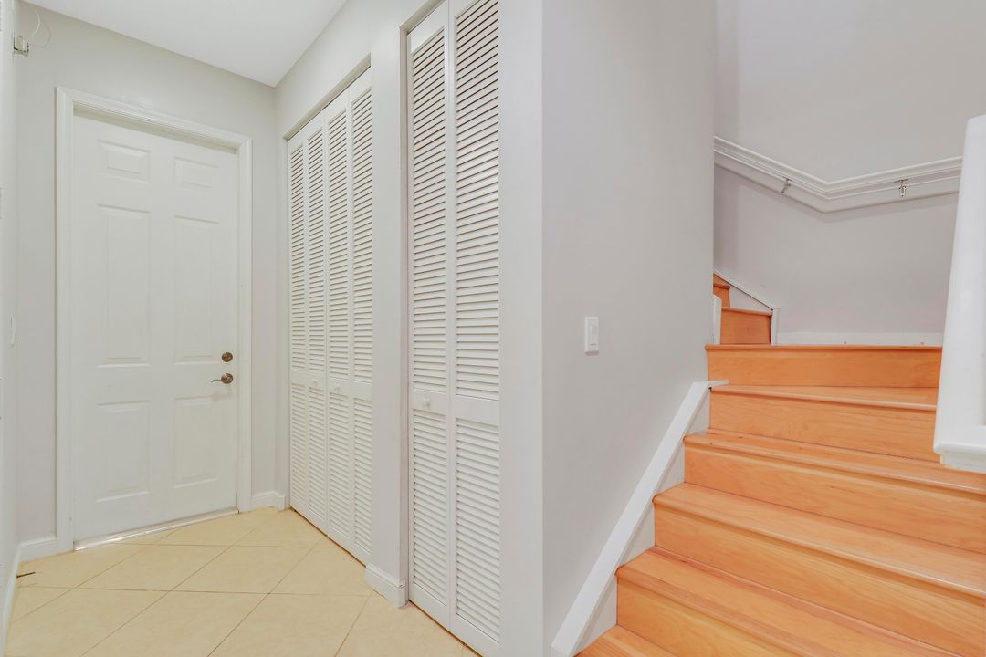 出租: $3,600 (3 贝兹, 2 浴室, 1610 平方英尺)