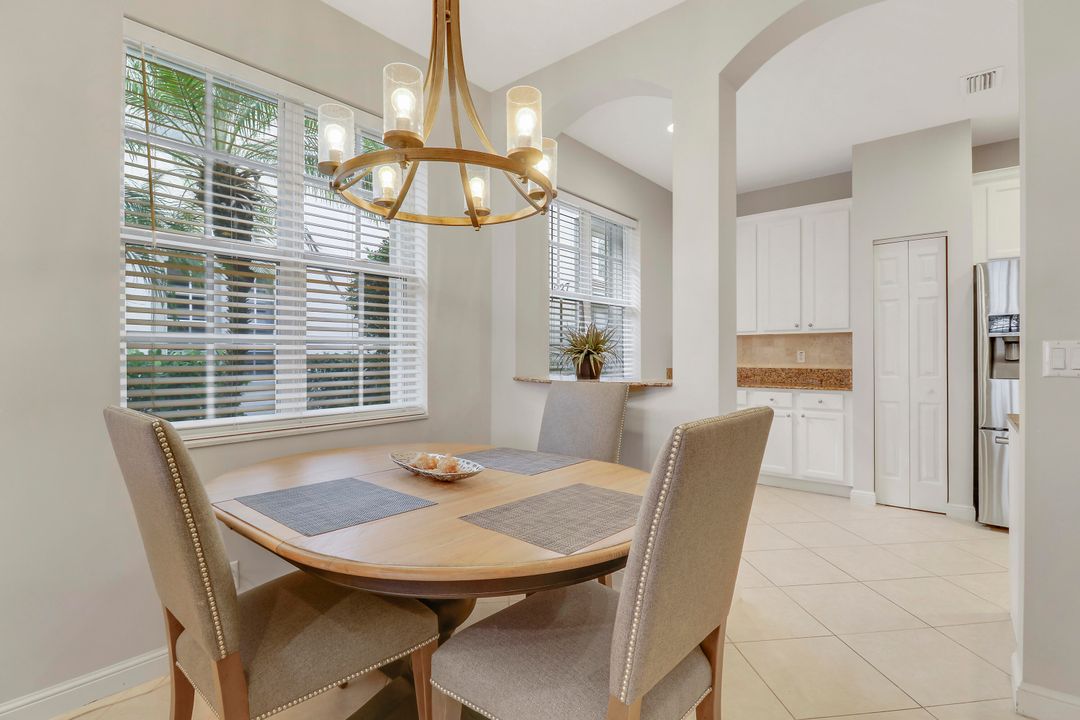 出租: $3,600 (3 贝兹, 2 浴室, 1610 平方英尺)