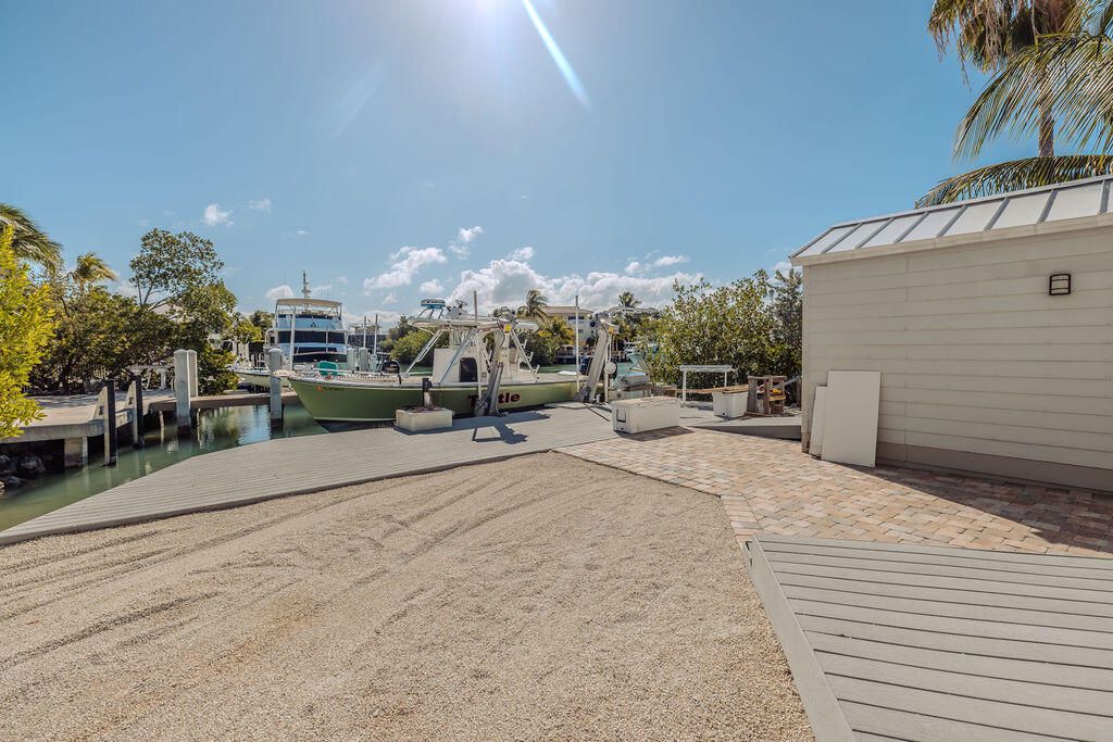 For Sale: $2,650,000 (3 beds, 3 baths, 2294 Square Feet)