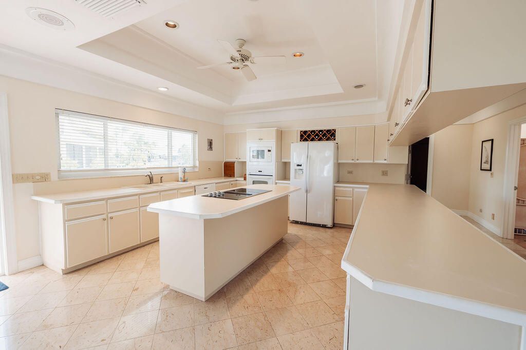 For Sale: $2,650,000 (3 beds, 3 baths, 2294 Square Feet)