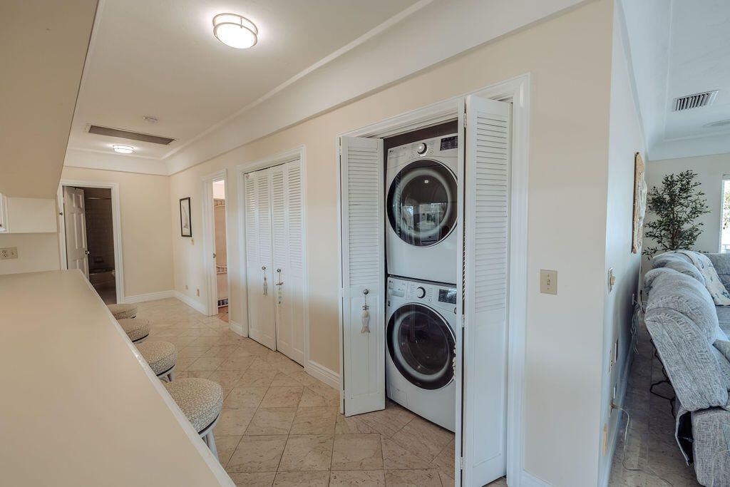 For Sale: $2,650,000 (3 beds, 3 baths, 2294 Square Feet)