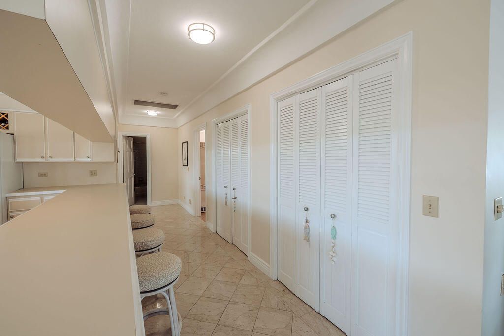 For Sale: $2,650,000 (3 beds, 3 baths, 2294 Square Feet)