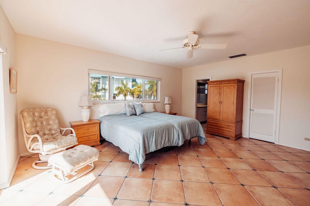 For Sale: $2,650,000 (3 beds, 3 baths, 2294 Square Feet)