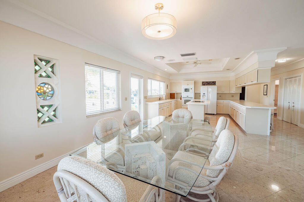 For Sale: $2,650,000 (3 beds, 3 baths, 2294 Square Feet)