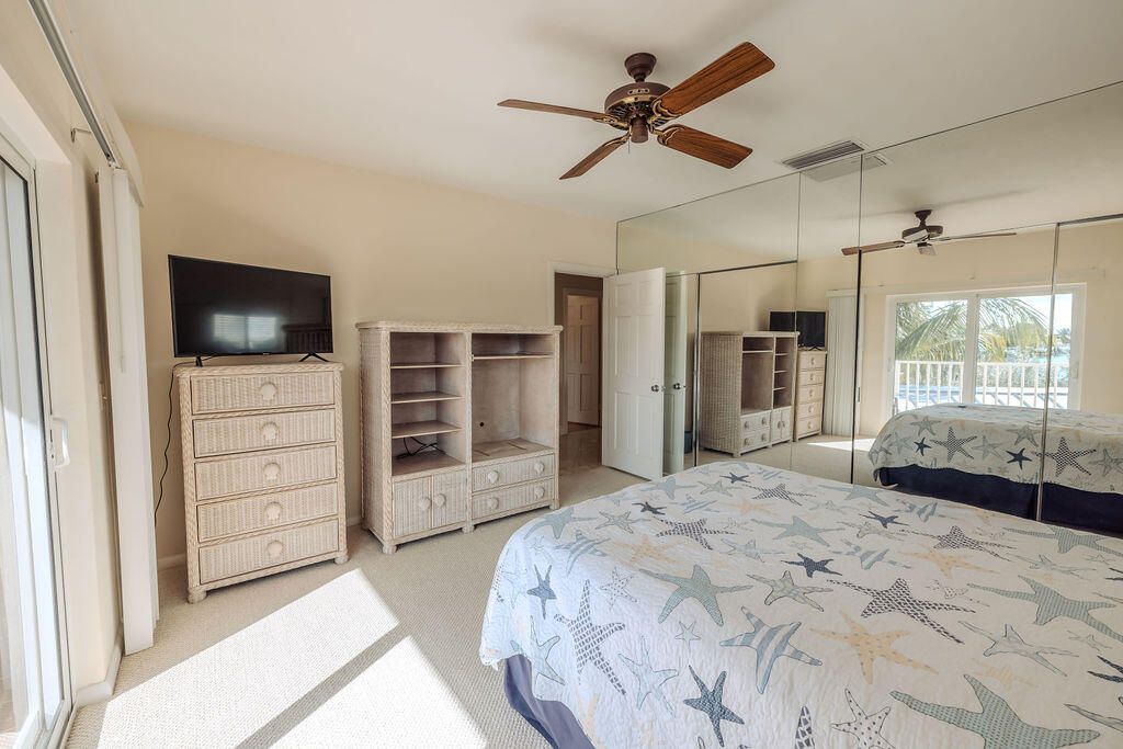 For Sale: $2,650,000 (3 beds, 3 baths, 2294 Square Feet)