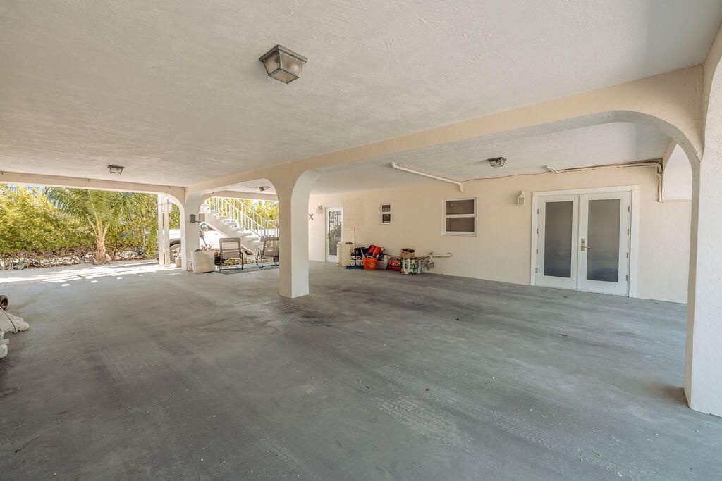 For Sale: $2,650,000 (3 beds, 3 baths, 2294 Square Feet)