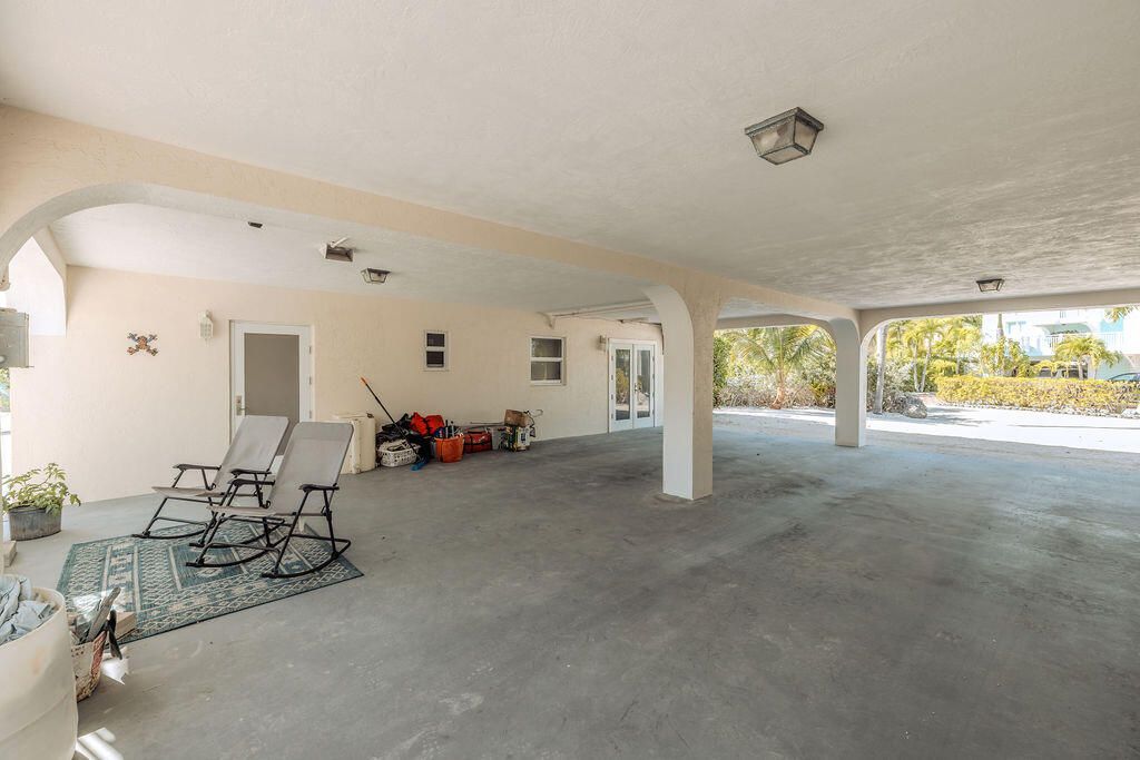 For Sale: $2,650,000 (3 beds, 3 baths, 2294 Square Feet)