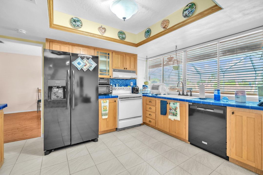 En Venta: $650,000 (4 camas, 2 baños, 1819 Pies cuadrados)