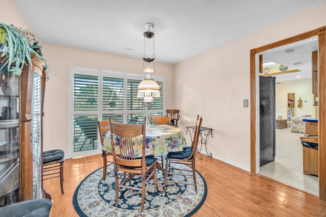 En Venta: $650,000 (4 camas, 2 baños, 1819 Pies cuadrados)