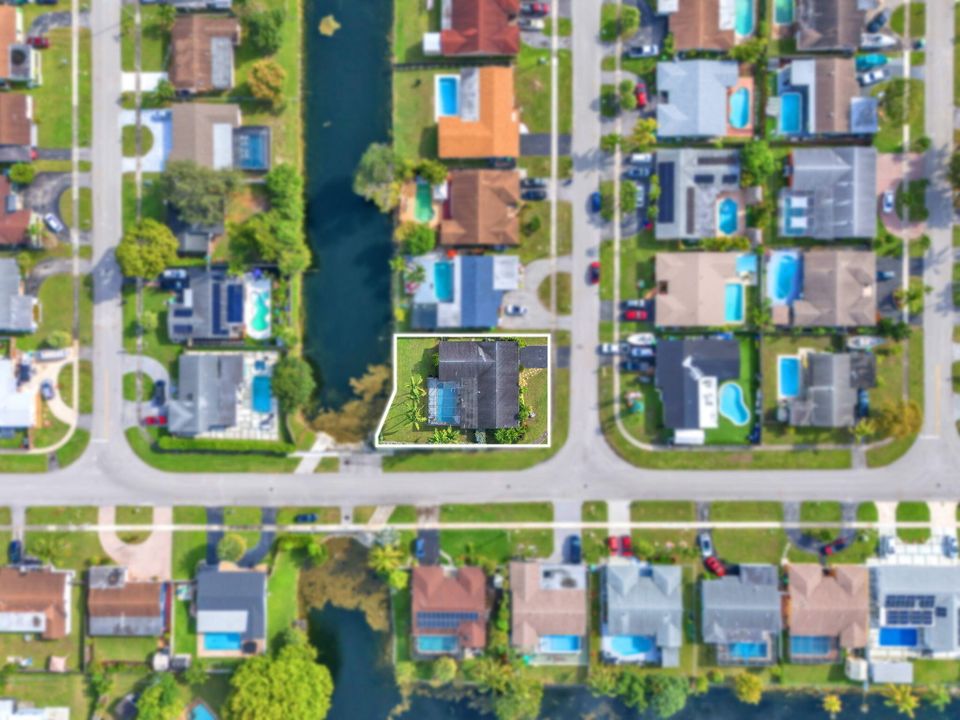 En Venta: $650,000 (4 camas, 2 baños, 1819 Pies cuadrados)