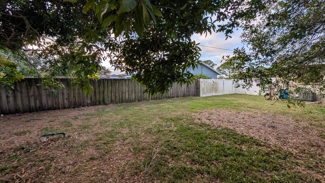 待售: $295,995 (2 贝兹, 2 浴室, 925 平方英尺)