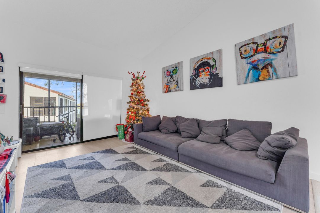 En Venta: $320,000 (2 camas, 2 baños, 938 Pies cuadrados)