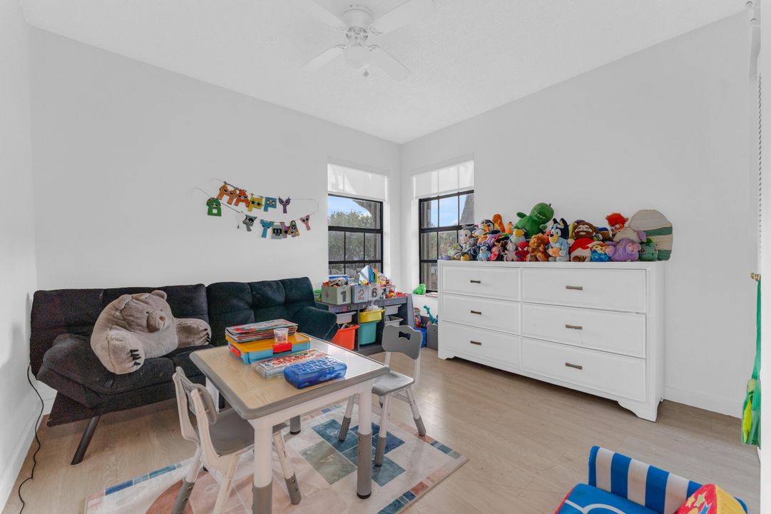 En Venta: $320,000 (2 camas, 2 baños, 938 Pies cuadrados)