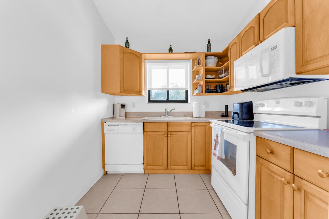 En Venta: $320,000 (2 camas, 2 baños, 938 Pies cuadrados)