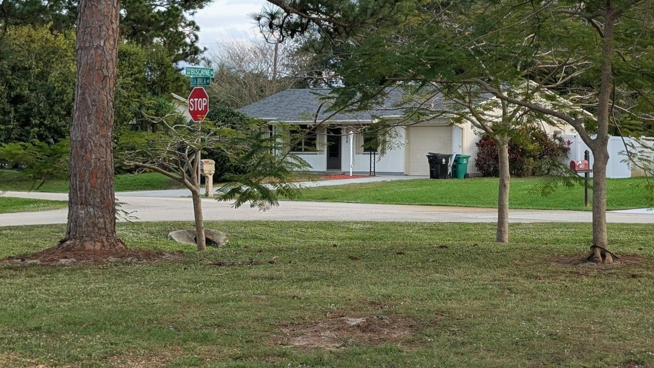 待售: $295,995 (2 贝兹, 2 浴室, 925 平方英尺)