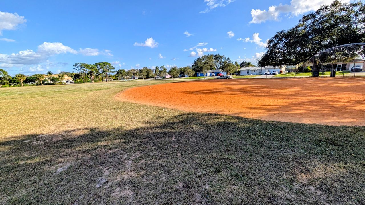 待售: $295,995 (2 贝兹, 2 浴室, 925 平方英尺)