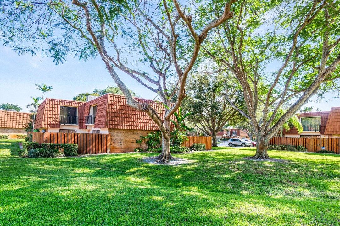 待售: $333,000 (2 贝兹, 2 浴室, 1230 平方英尺)