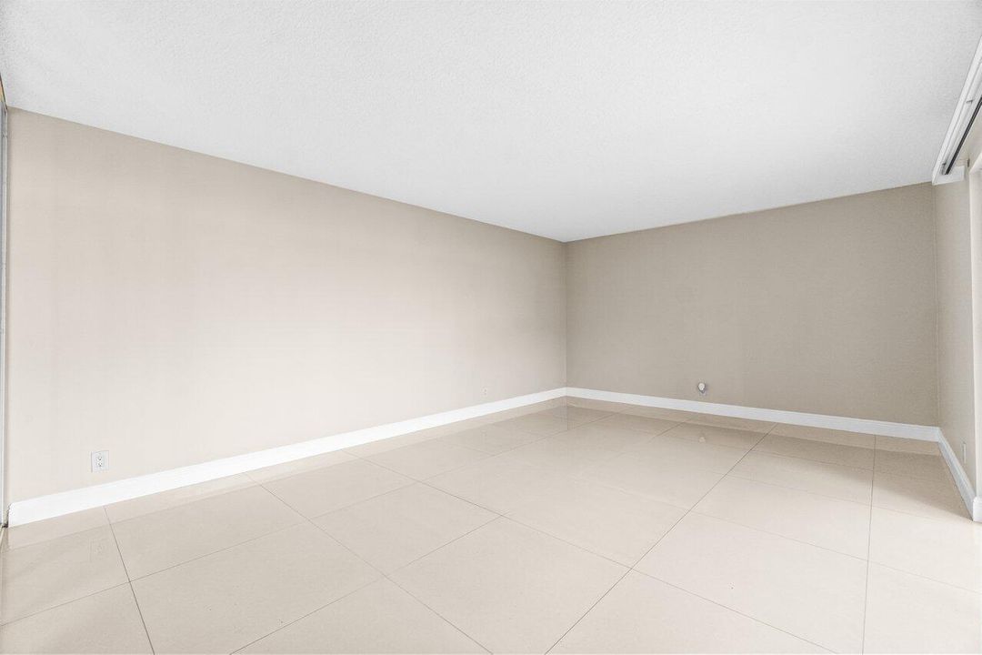 待售: $333,000 (2 贝兹, 2 浴室, 1230 平方英尺)