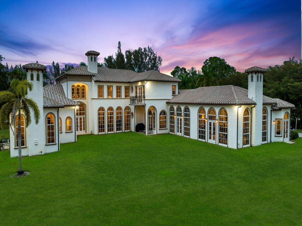 For Sale: $5,900,000 (6 beds, 7 baths, 8257 Square Feet)