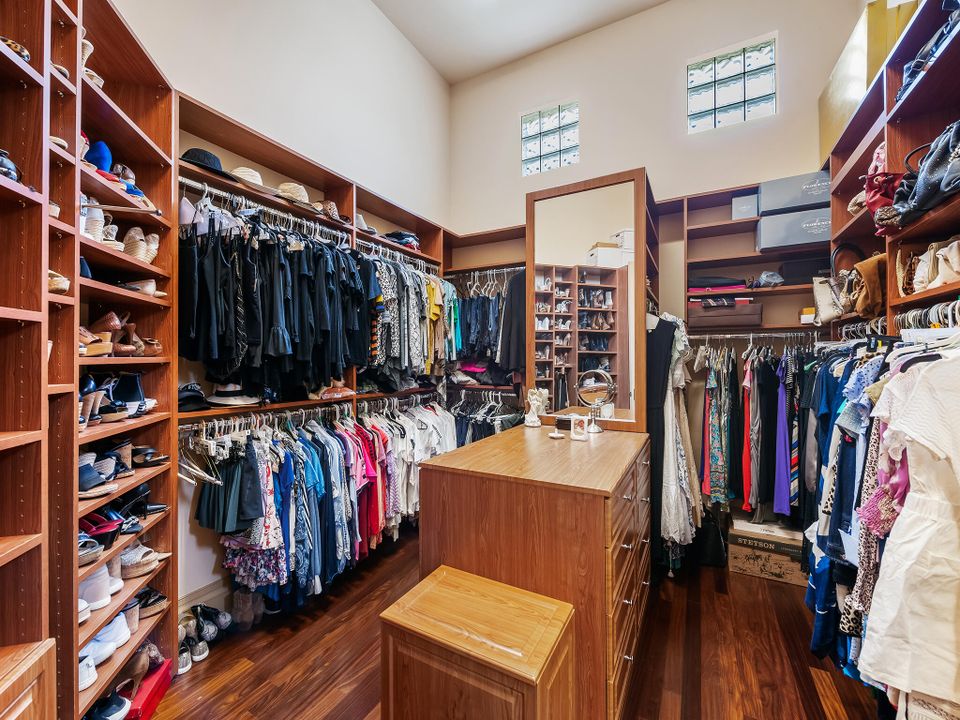 For Sale: $5,900,000 (6 beds, 7 baths, 8257 Square Feet)