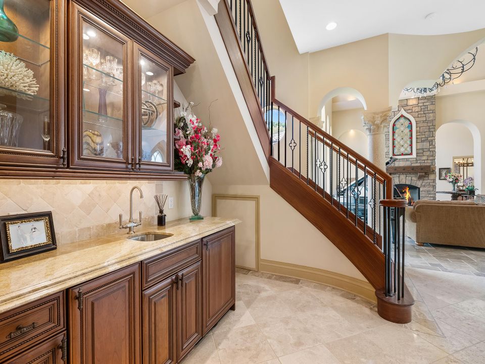 For Sale: $5,900,000 (6 beds, 7 baths, 8257 Square Feet)