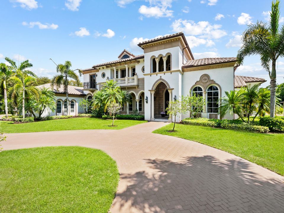 For Sale: $5,900,000 (6 beds, 7 baths, 8257 Square Feet)