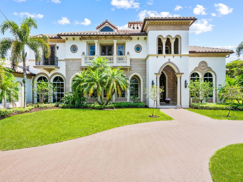 For Sale: $5,900,000 (6 beds, 7 baths, 8257 Square Feet)