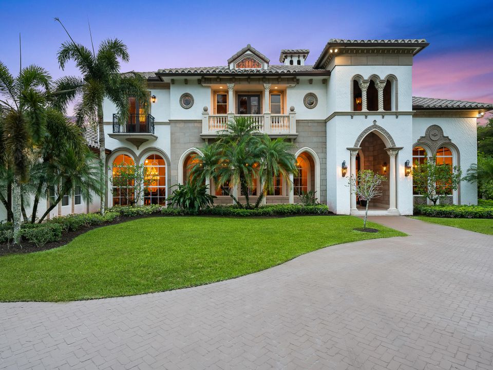 For Sale: $5,900,000 (6 beds, 7 baths, 8257 Square Feet)