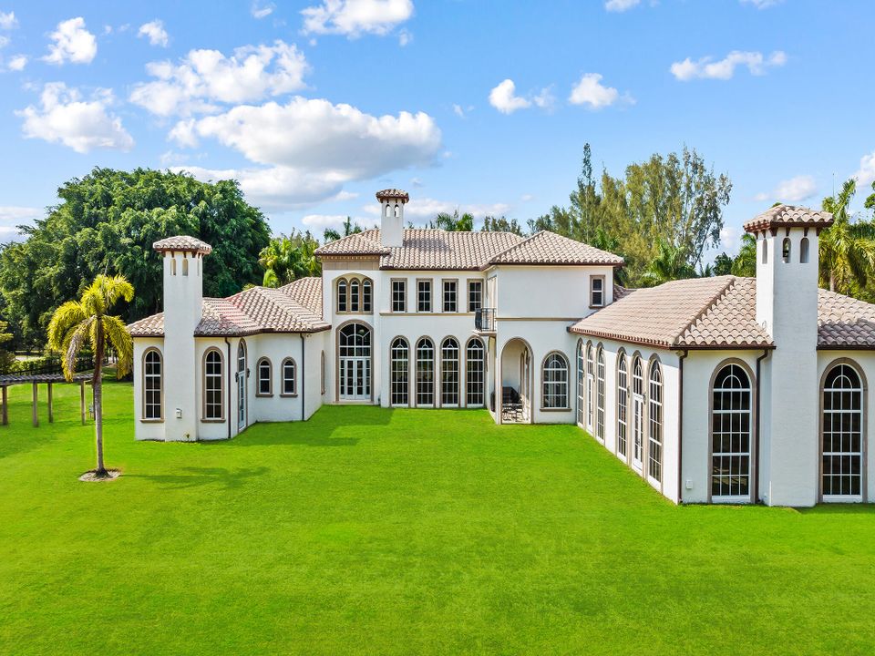 For Sale: $5,900,000 (6 beds, 7 baths, 8257 Square Feet)