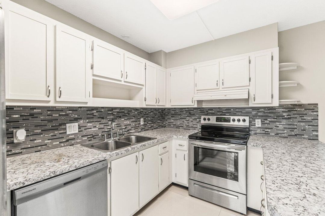 待售: $333,000 (2 贝兹, 2 浴室, 1230 平方英尺)