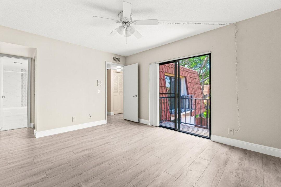 待售: $333,000 (2 贝兹, 2 浴室, 1230 平方英尺)