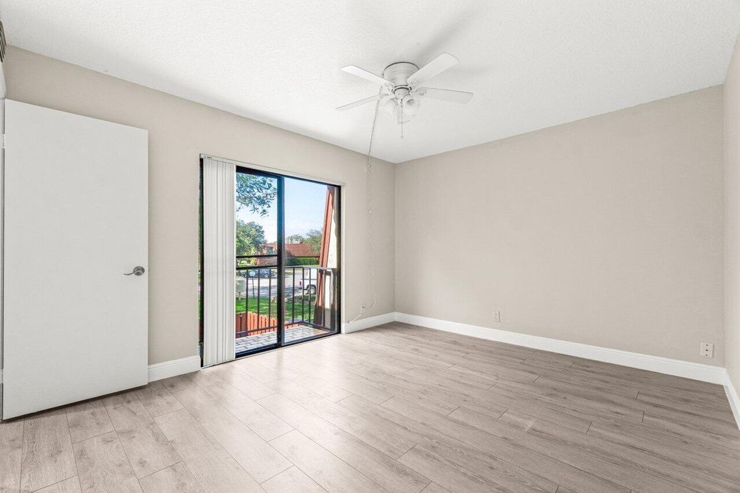 待售: $333,000 (2 贝兹, 2 浴室, 1230 平方英尺)