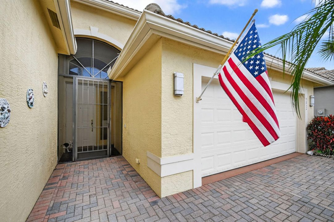 待售: $550,000 (3 贝兹, 2 浴室, 2188 平方英尺)