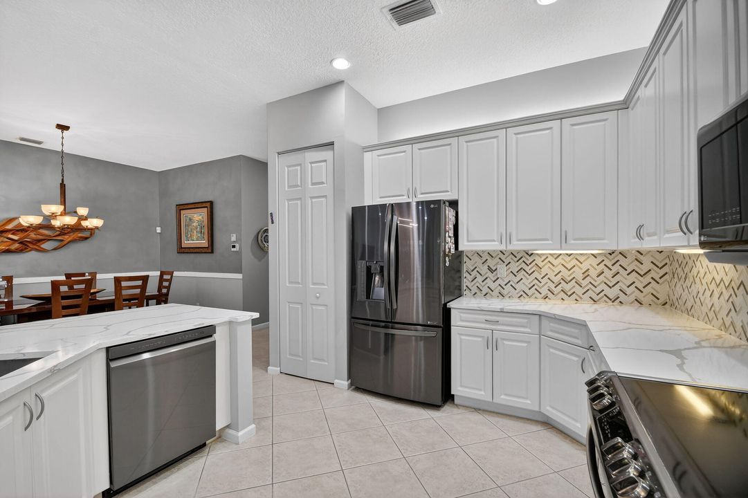 待售: $550,000 (3 贝兹, 2 浴室, 2188 平方英尺)