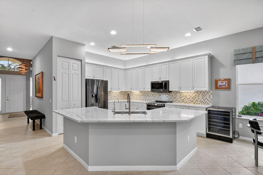 待售: $550,000 (3 贝兹, 2 浴室, 2188 平方英尺)