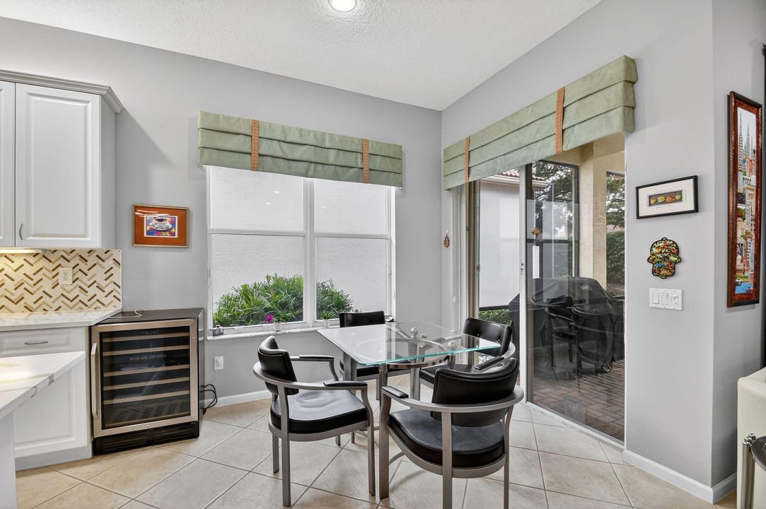 待售: $550,000 (3 贝兹, 2 浴室, 2188 平方英尺)