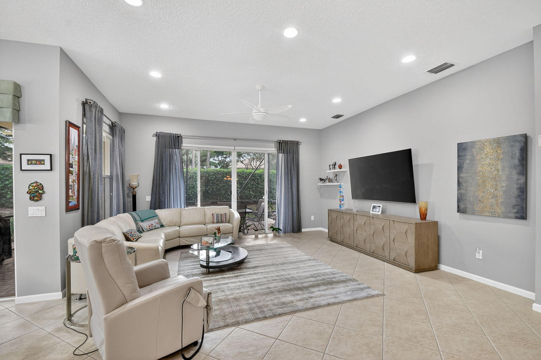 待售: $550,000 (3 贝兹, 2 浴室, 2188 平方英尺)