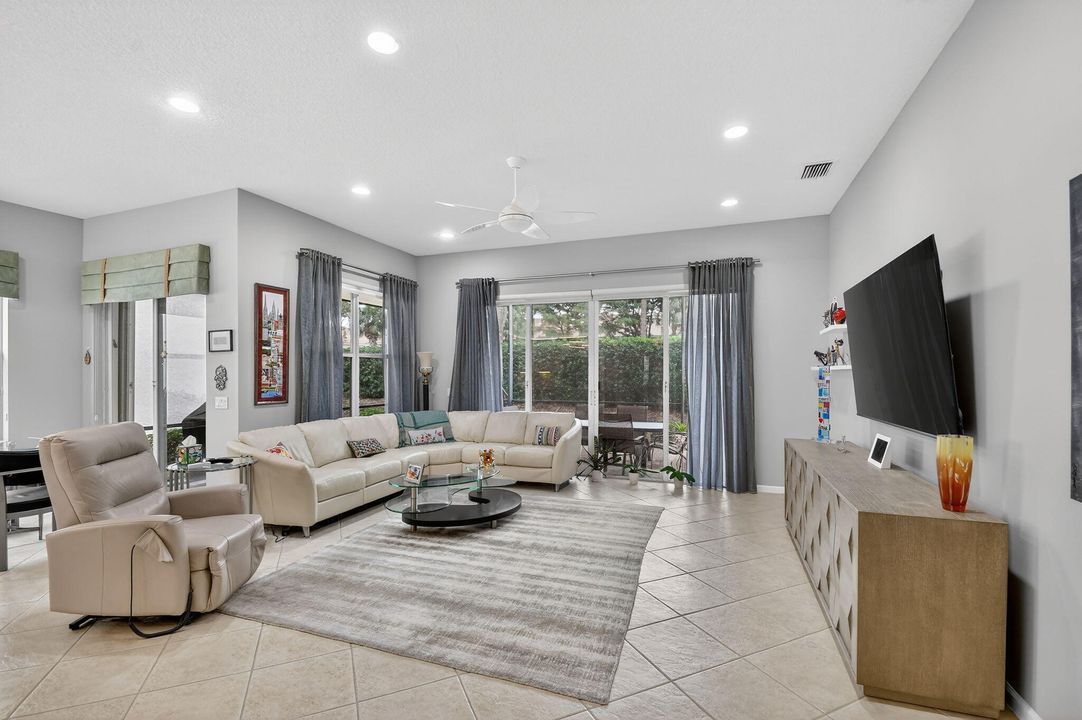 待售: $550,000 (3 贝兹, 2 浴室, 2188 平方英尺)