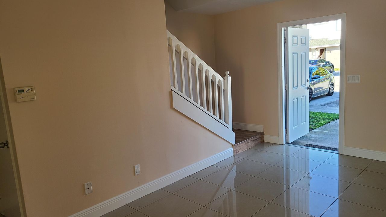 В аренду: $2,300 (3 спален, 2 ванн, 1231 Квадратных фут)