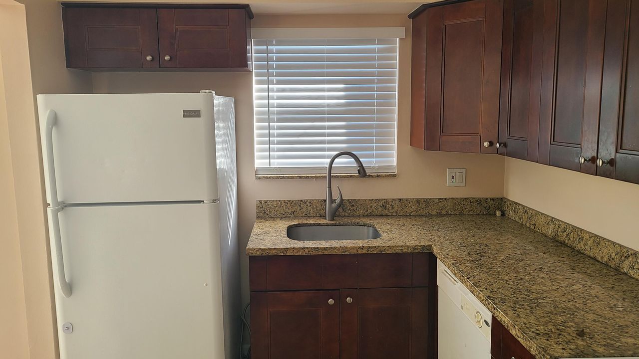 В аренду: $2,300 (3 спален, 2 ванн, 1231 Квадратных фут)