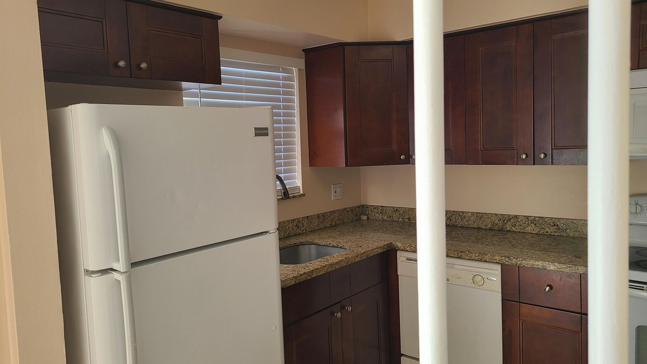 В аренду: $2,300 (3 спален, 2 ванн, 1231 Квадратных фут)