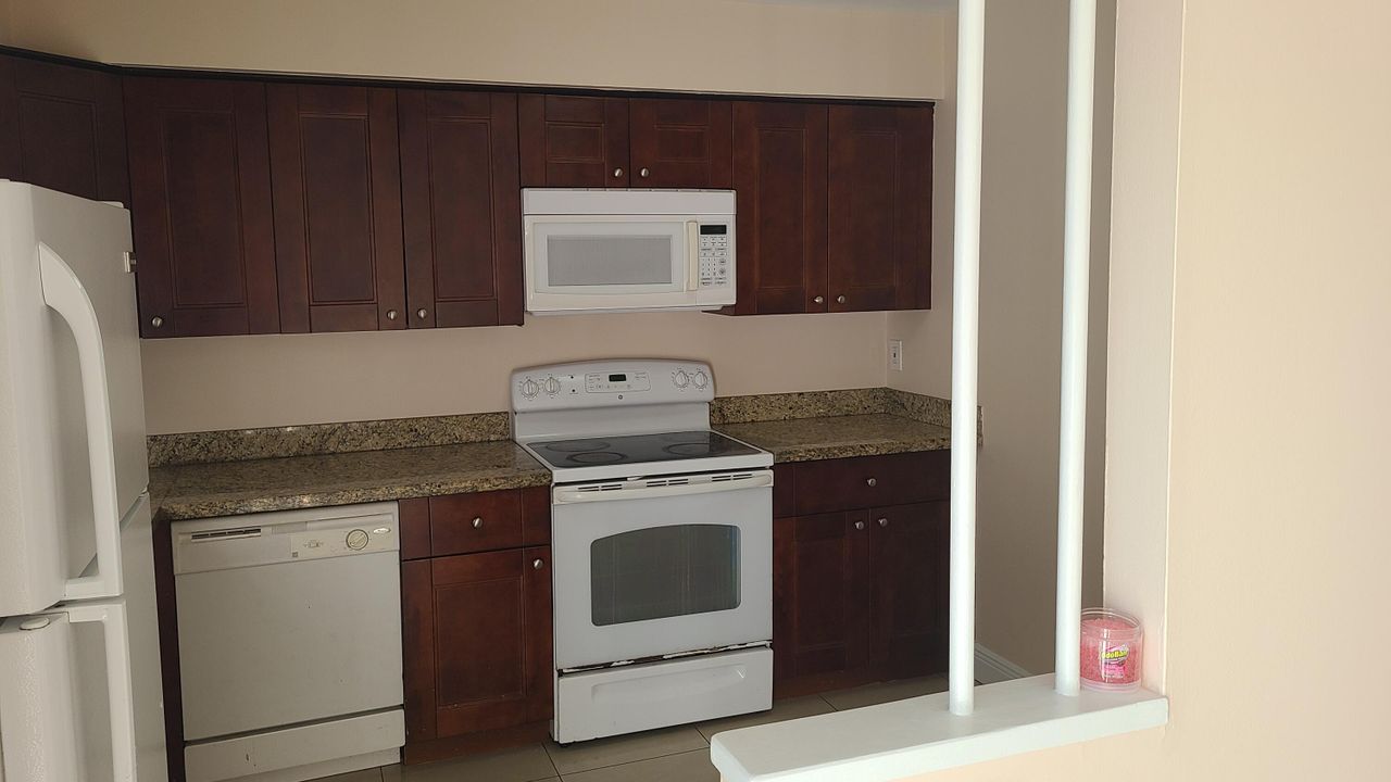 В аренду: $2,300 (3 спален, 2 ванн, 1231 Квадратных фут)