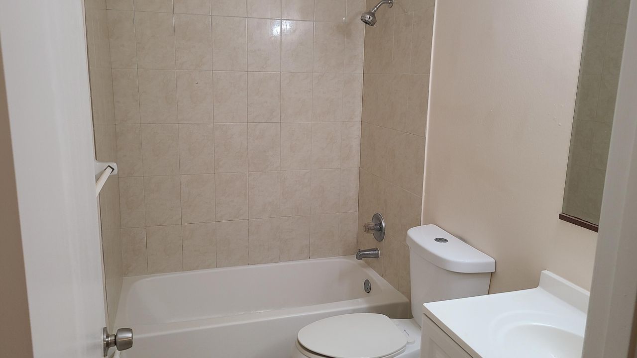 В аренду: $2,300 (3 спален, 2 ванн, 1231 Квадратных фут)