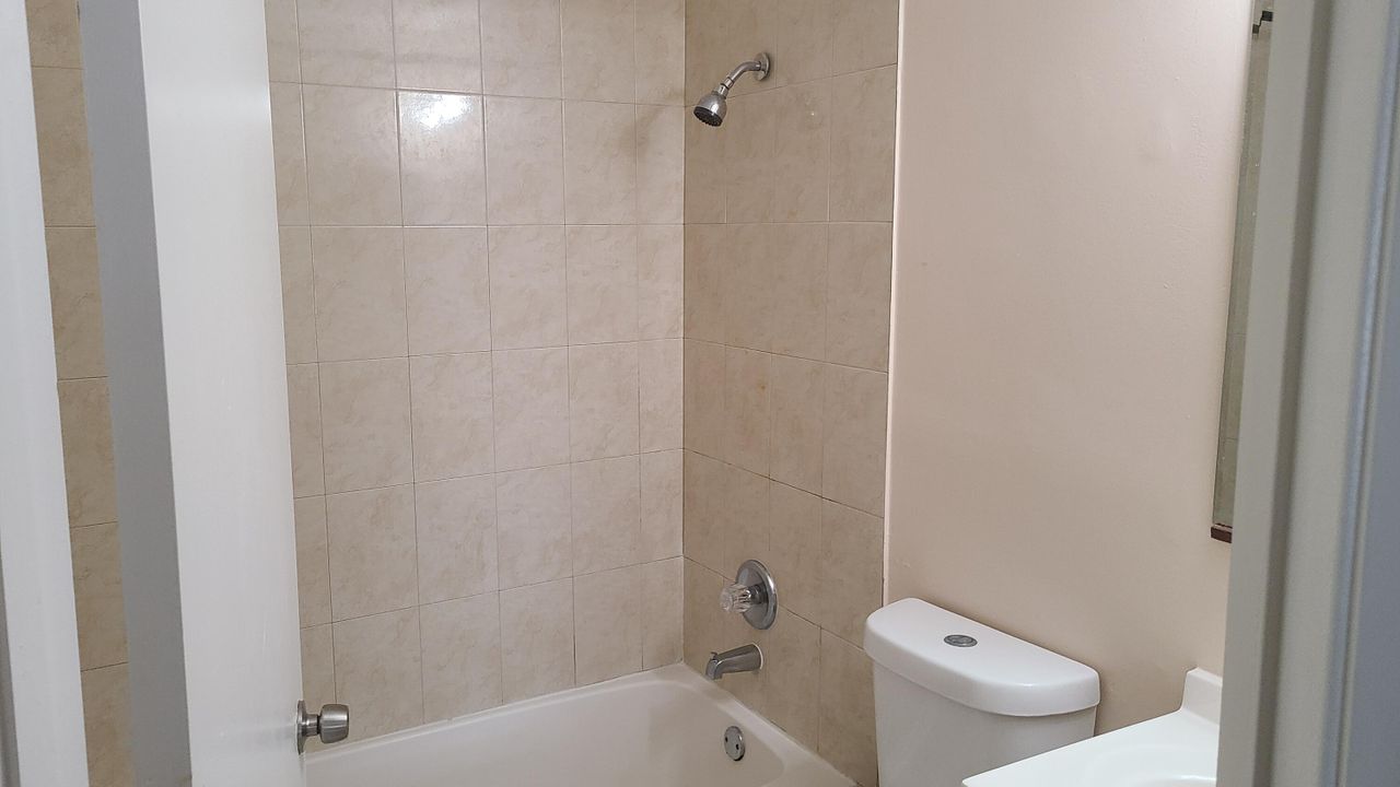 В аренду: $2,300 (3 спален, 2 ванн, 1231 Квадратных фут)