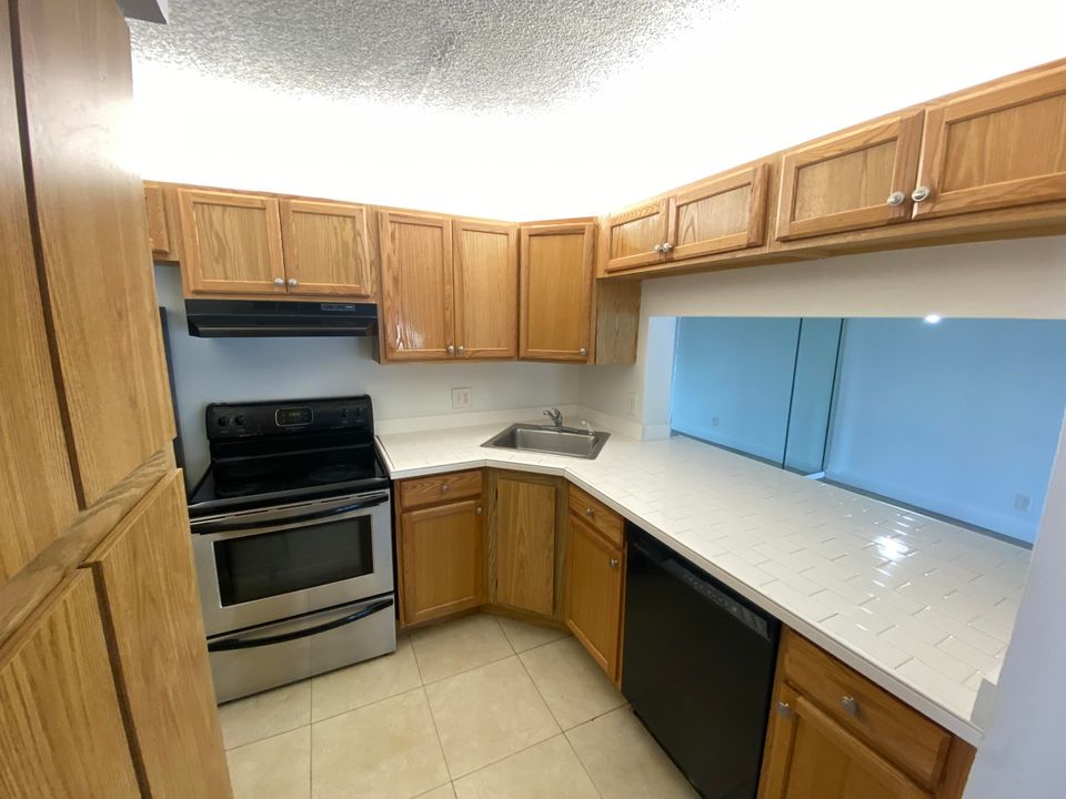 В аренду: $1,800 (2 спален, 2 ванн, 1104 Квадратных фут)