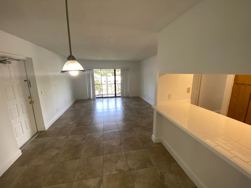 В аренду: $1,800 (2 спален, 2 ванн, 1104 Квадратных фут)